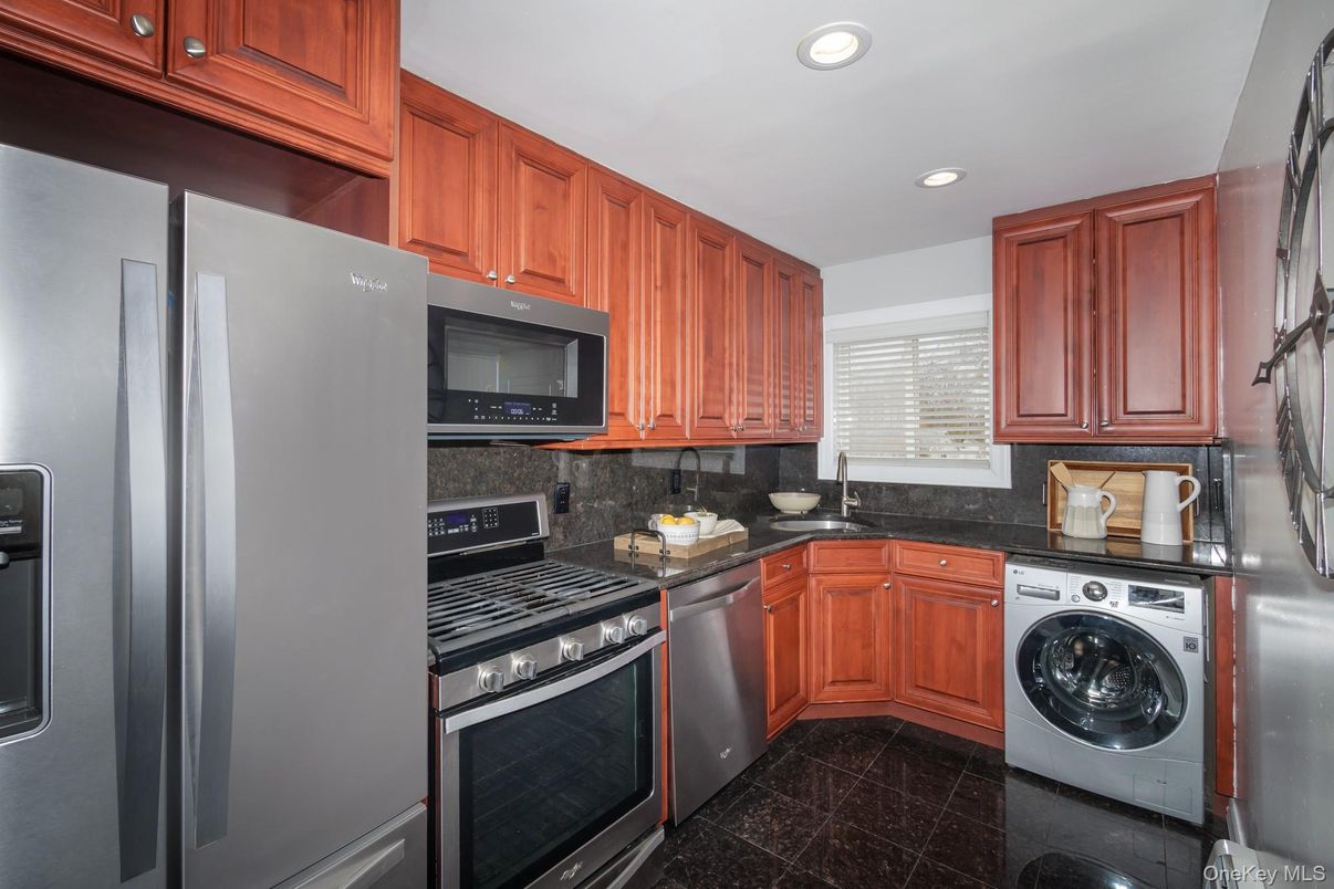 Interior, Kitchen, Recessed Lighting, Stainless Steel Appliances, Washer