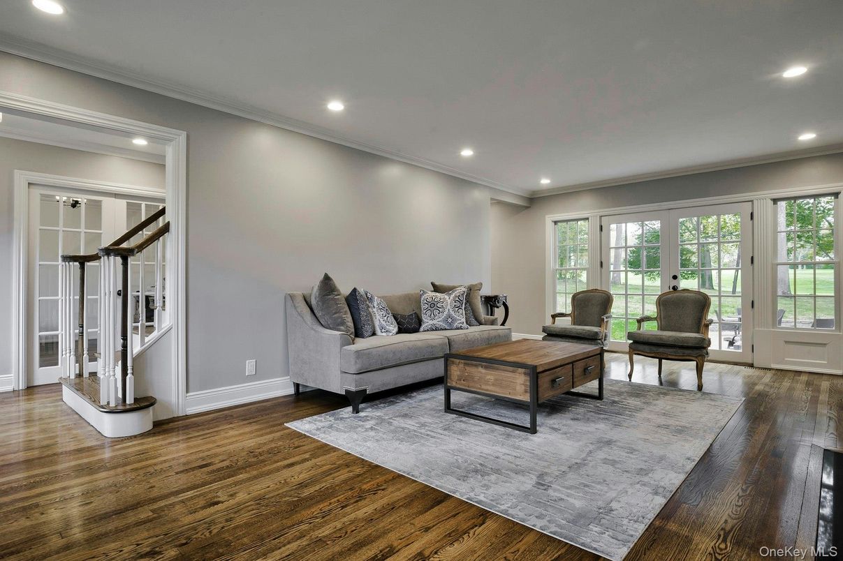 Interior, Living room, Recessed Lighting, Wood Texture Flooring