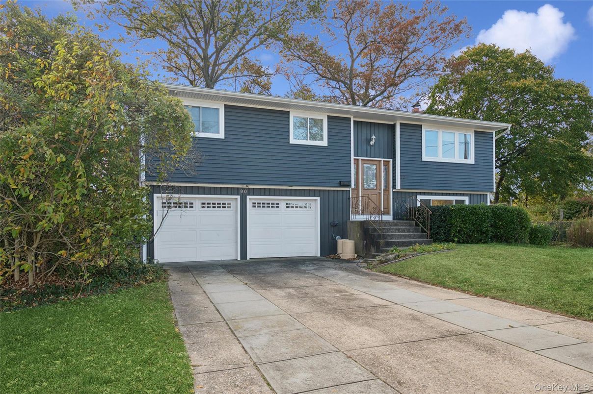 Attached, Exterior, Facade, Raised Ranch