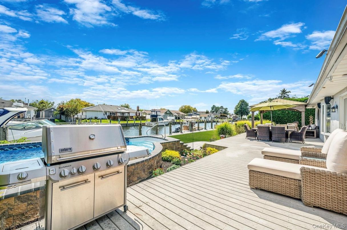 Exterior, Outdoor Kitchen, Pool, Water