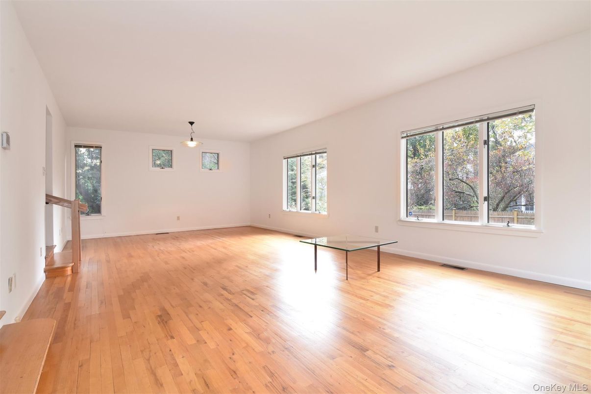 Empty room, Interior, Pendant Lights, Wood Texture Flooring