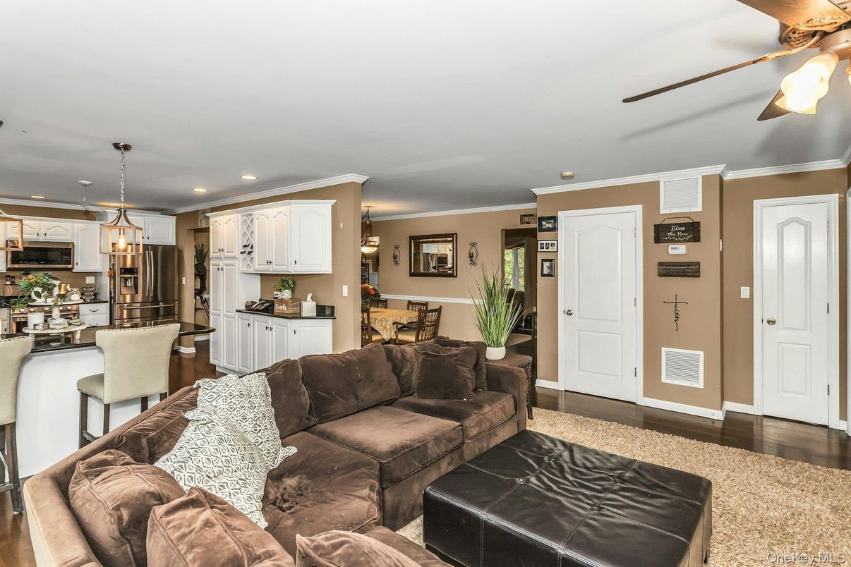 Dining room, Interior, Kitchen, Living room, Pendant Lights, Recessed Lighting, Stainless Steel Appliances, Wood Texture Flooring