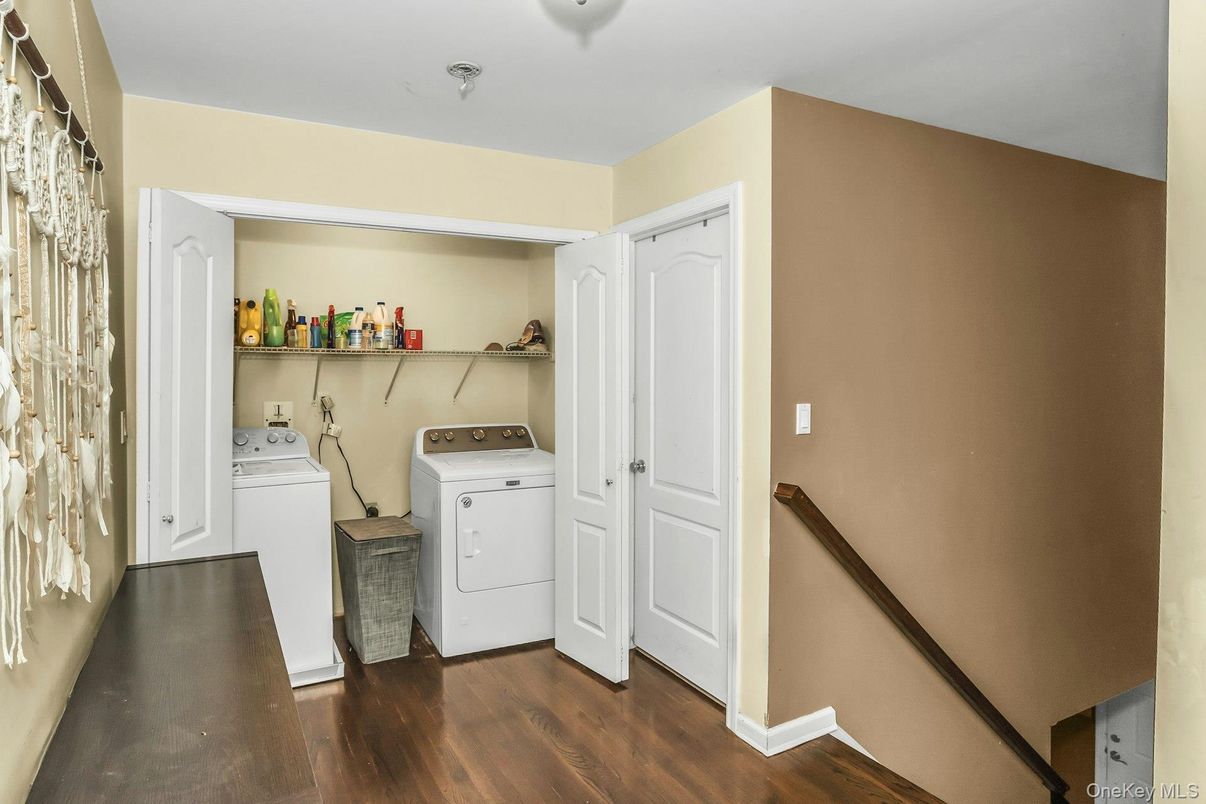 Interior, Utility Closets, Washer, Wood Texture Flooring