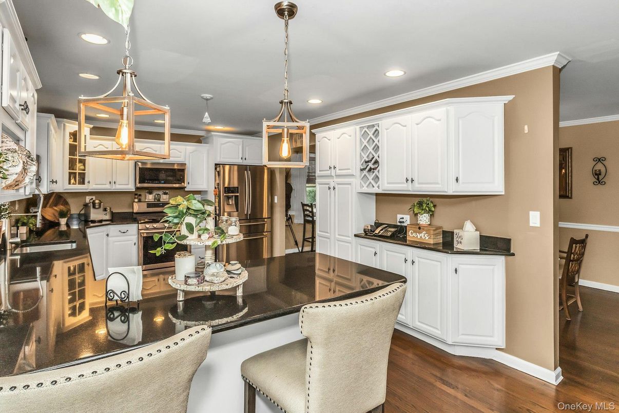 Dining room, Interior, Kitchen, Pendant Lights, Recessed Lighting, Stainless Steel Appliances, Wood Texture Flooring