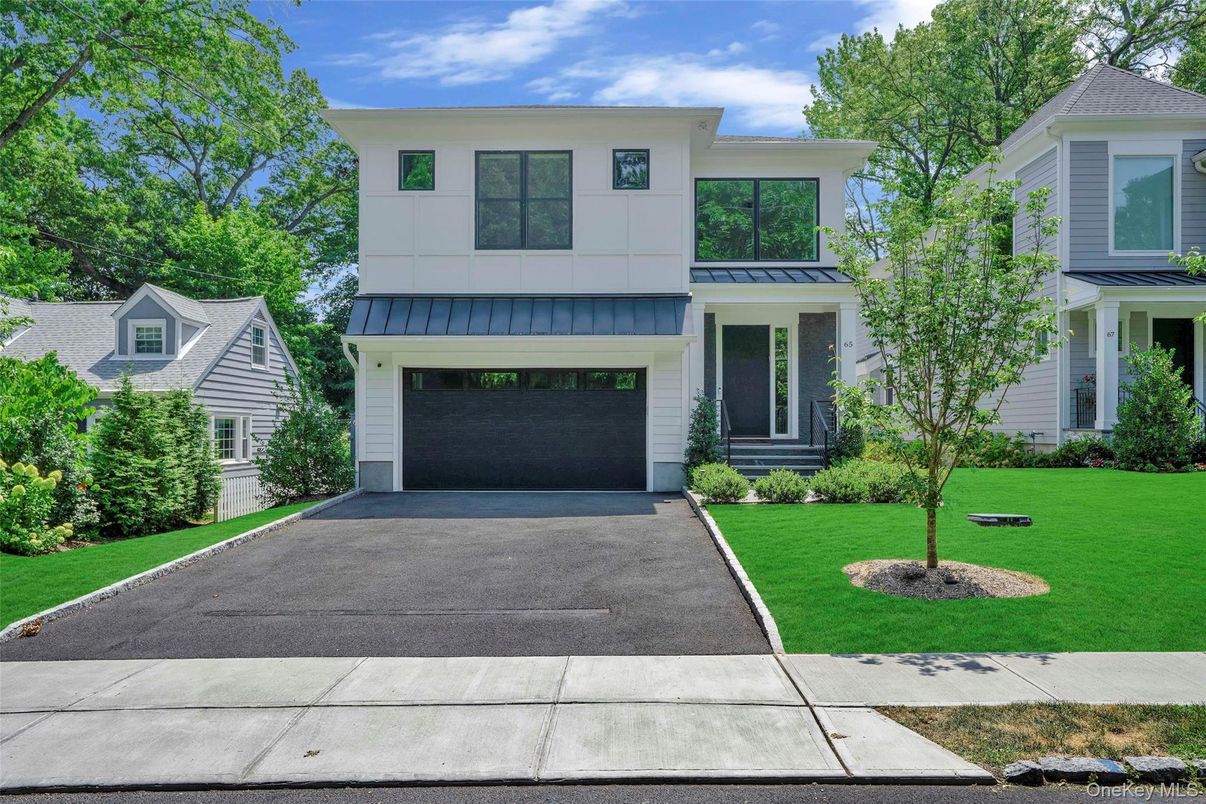 Attached, Exterior, Facade, Farmhouse