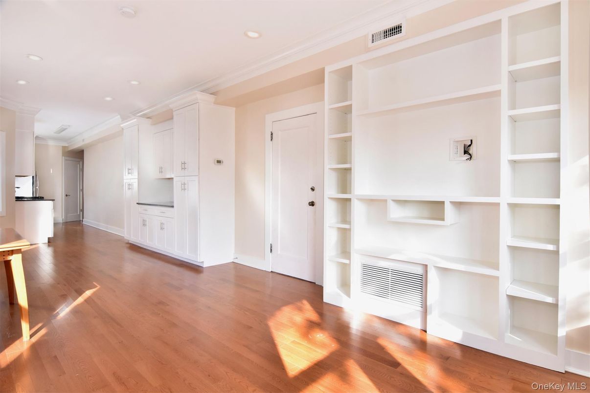 Interior, Recessed Lighting, Walk-in Closets, Wood Texture Flooring