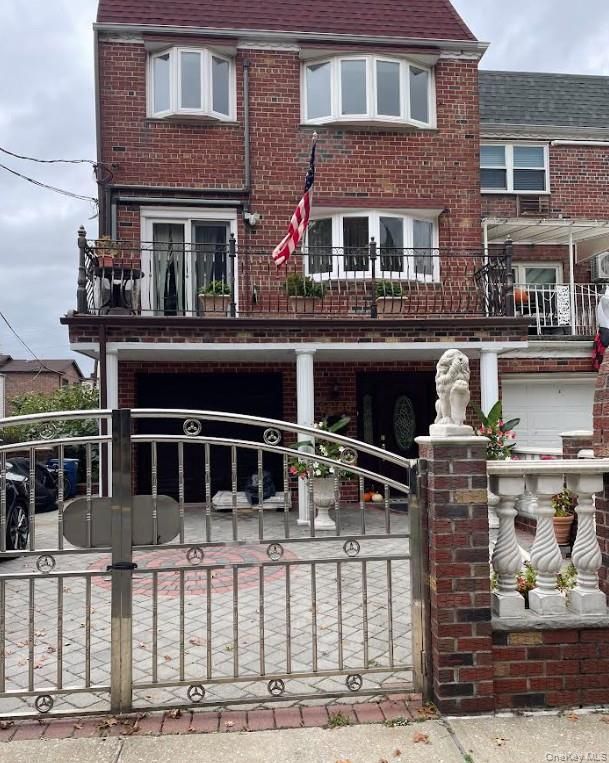 Attached, Exterior, Facade, Brick Facade, Rowhouse