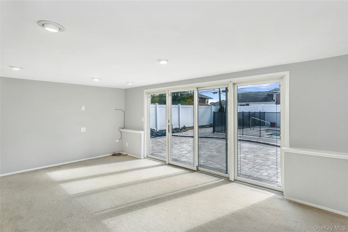 Empty room, Interior, Recessed Lighting