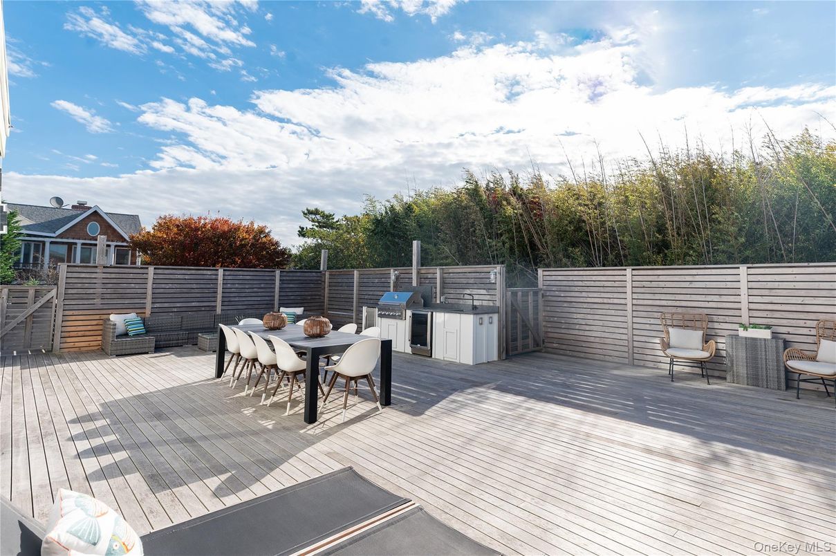 Exterior, Outdoor Kitchen