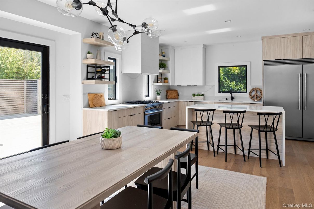 Dining room, Interior, Kitchen, Recessed Lighting, Stainless Steel Appliances, Wood Texture Flooring