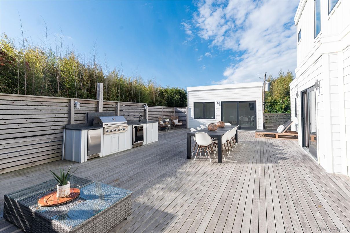 Exterior, Outdoor Kitchen