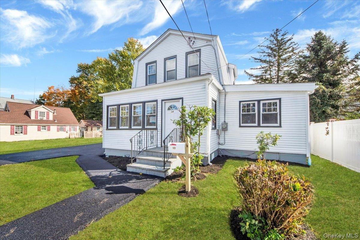 Exterior, Facade, Cape Cod