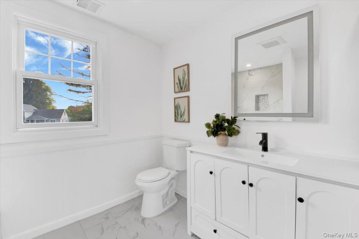 Bathroom, Interior, Marble, Marble Walls, Recessed Lighting