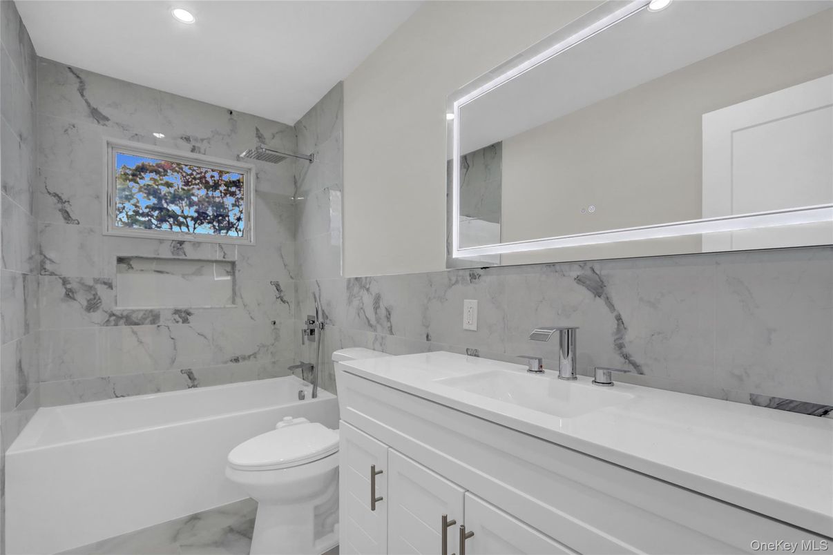 Bathroom, Interior, Marble, Marble Walls, Recessed Lighting