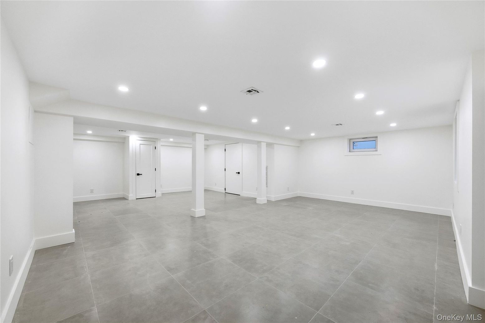 Empty room, Interior, Recessed Lighting