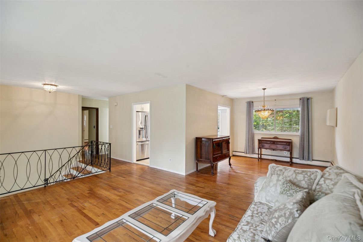 Interior, Pendant Lights, Wood Texture Flooring