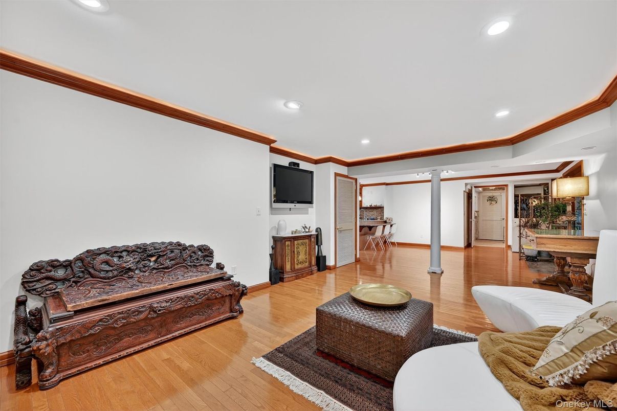 Interior, Living room, Recessed Lighting, Wood Texture Flooring