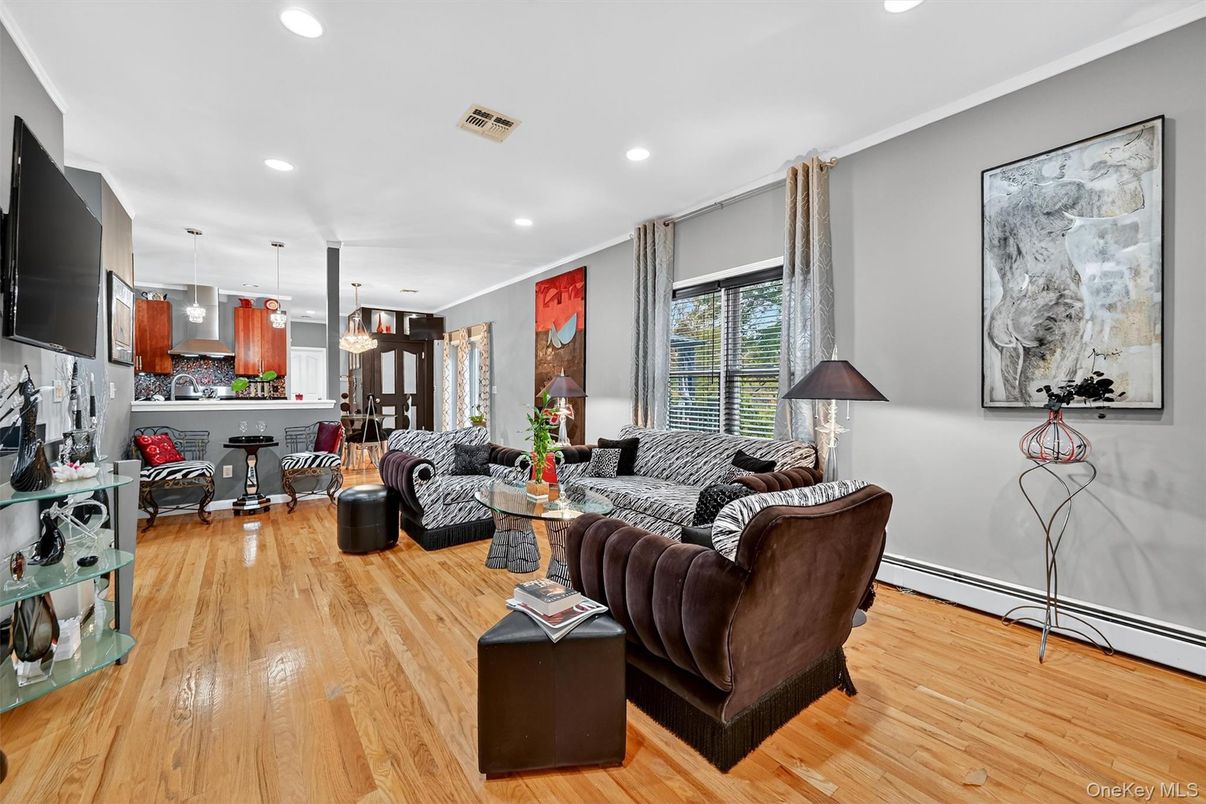 Dining room, Interior, Living room, Pendant Lights, Recessed Lighting, Wood Texture Flooring