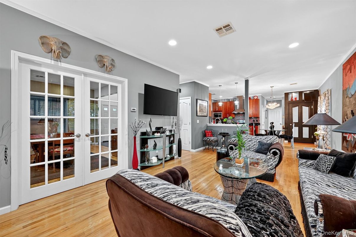 Interior, Kitchen, Living room, Pendant Lights, Recessed Lighting, Wood Texture Flooring