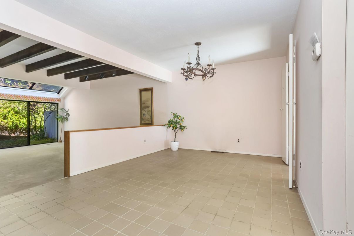 Chandelier, Empty room, Interior, Wooden Beams, Wooden Ceilings
