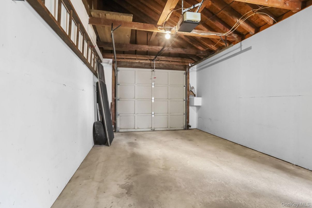 Garage, Interior, Wooden Beams
