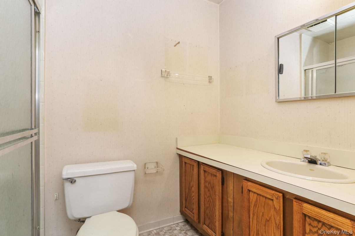 Bathroom, Interior, Tile Countertops