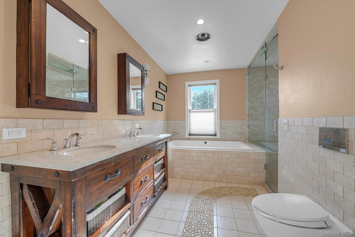 Bathroom, Dual Sink Vanities, Interior, Recessed Lighting
