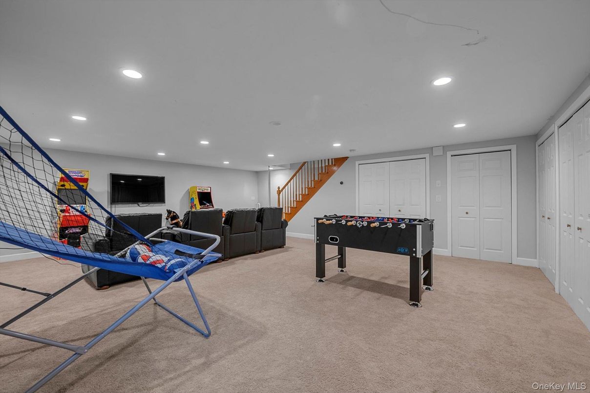Game Room, Interior, Recessed Lighting