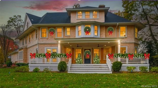 Exterior, Facade, American Foursquare