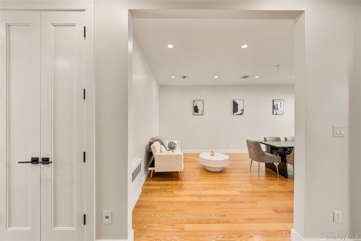Interior, Recessed Lighting, Wood Texture Flooring