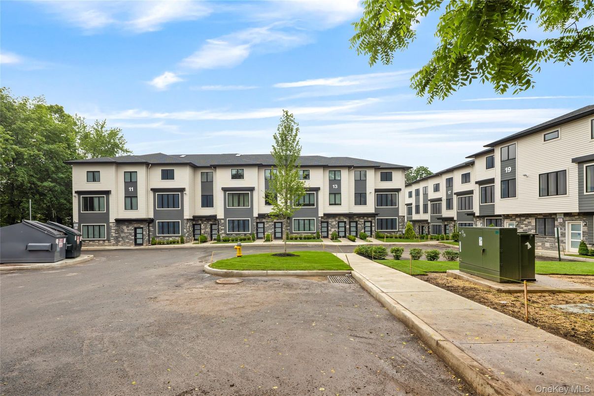 Exterior, Facade, Rowhouse