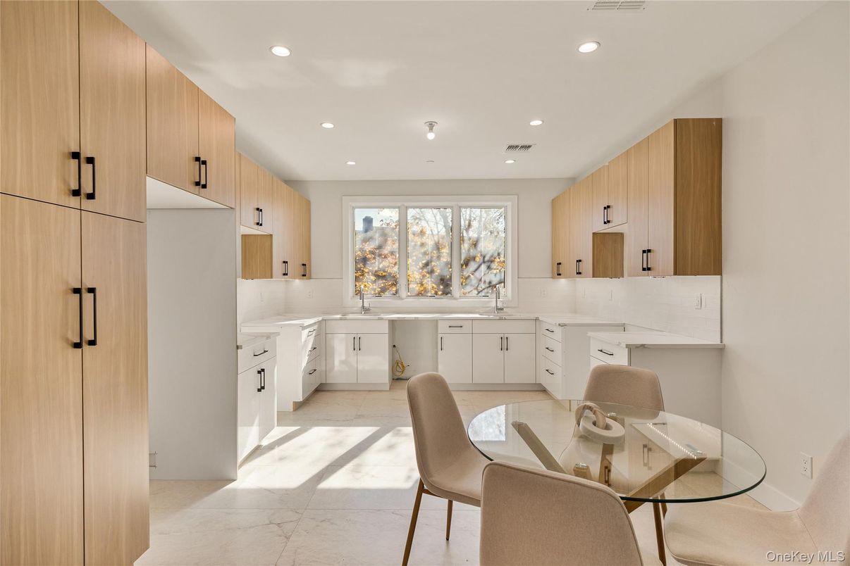 Dining room, Interior, Kitchen, Recessed Lighting
