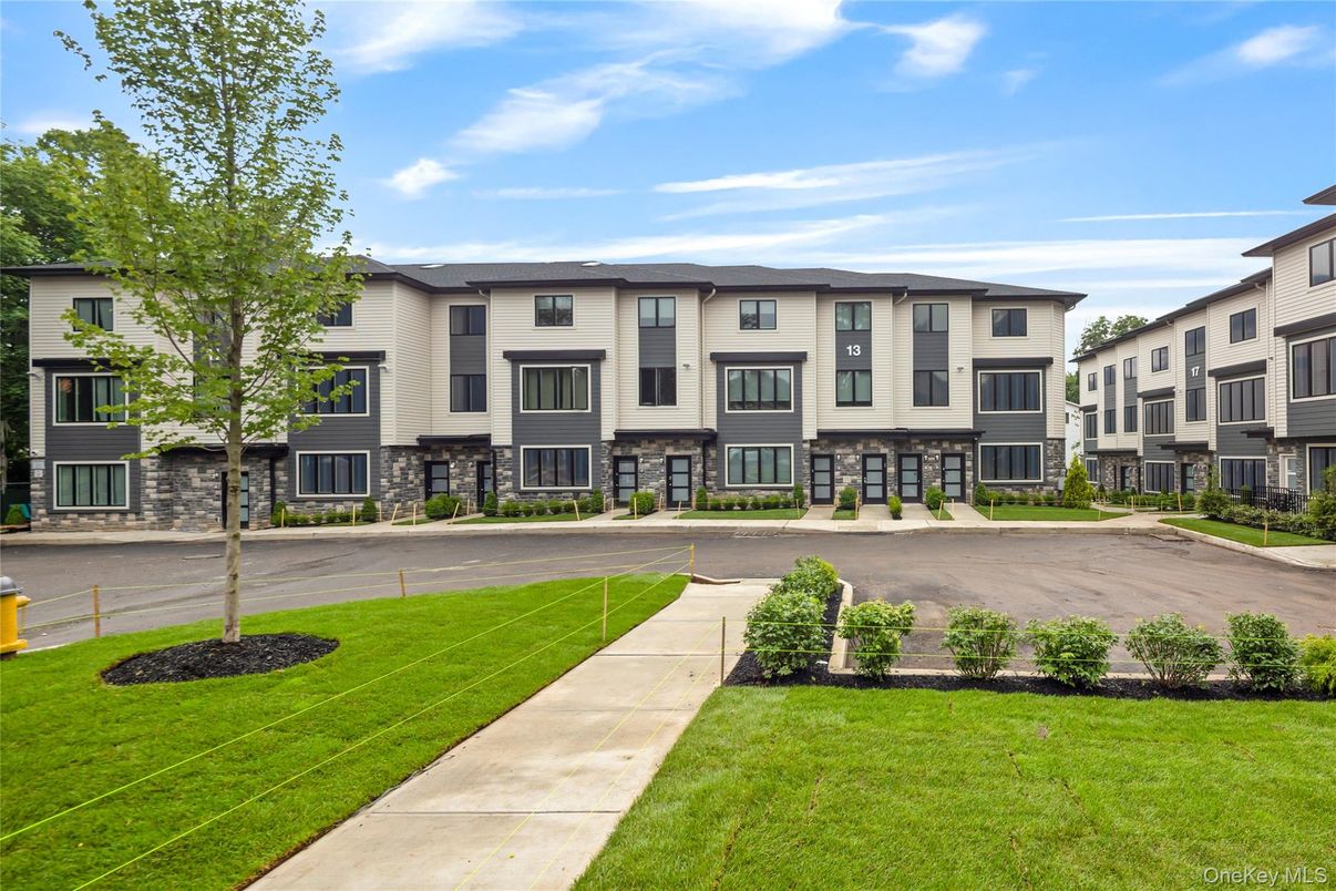 Exterior, Facade, Rowhouse