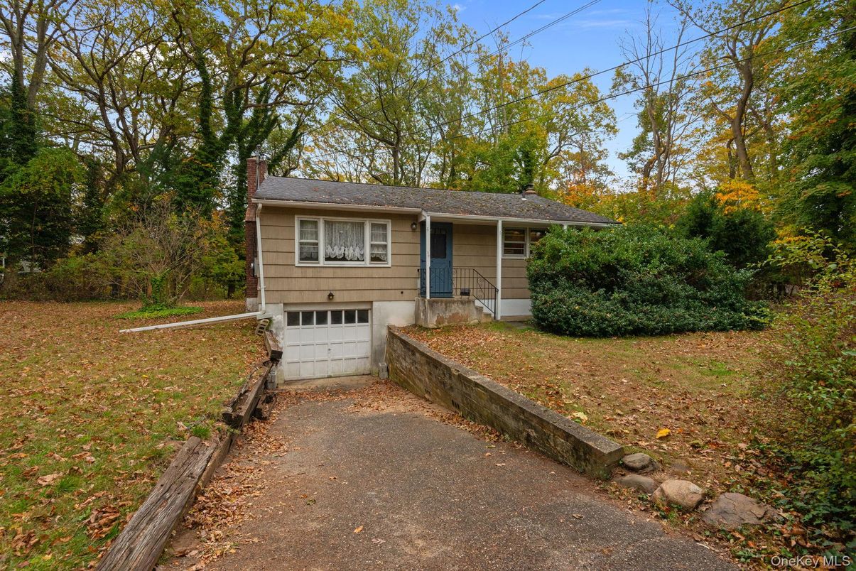 Attached, Exterior, Facade, Raised Ranch