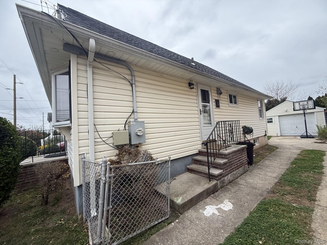 Detached Garage, Exterior