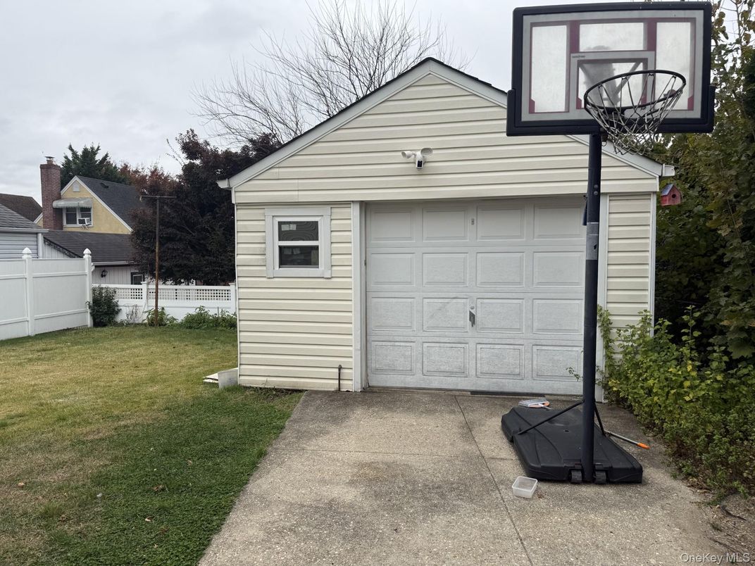 Detached Garage, Exterior