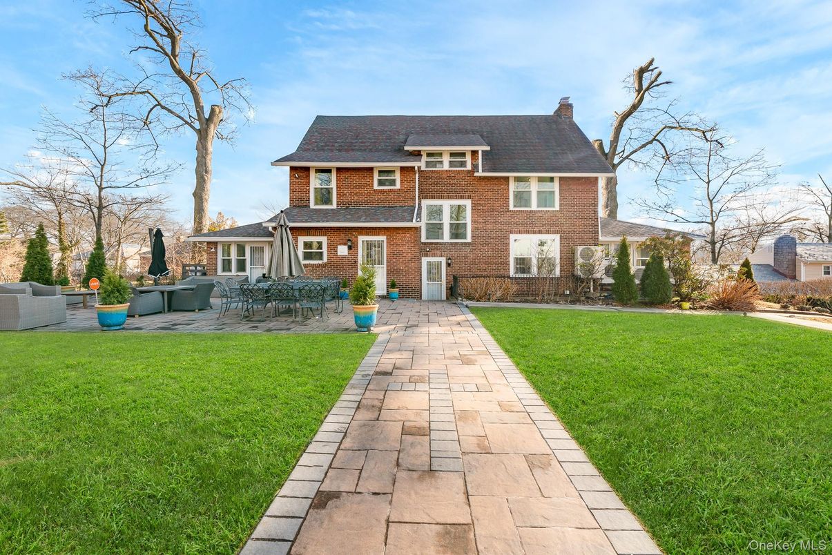 Backyard, Exterior, Facade, Brick Facade, Georgian