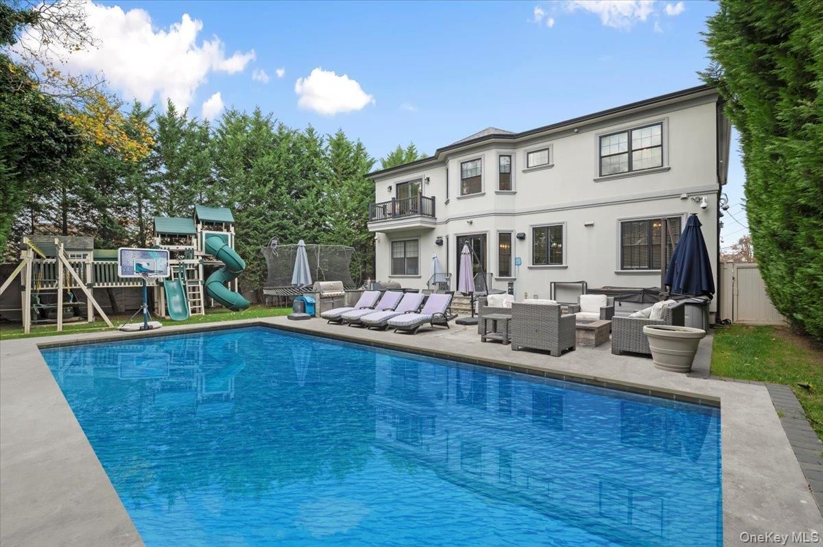 Exterior, Playground, Pool