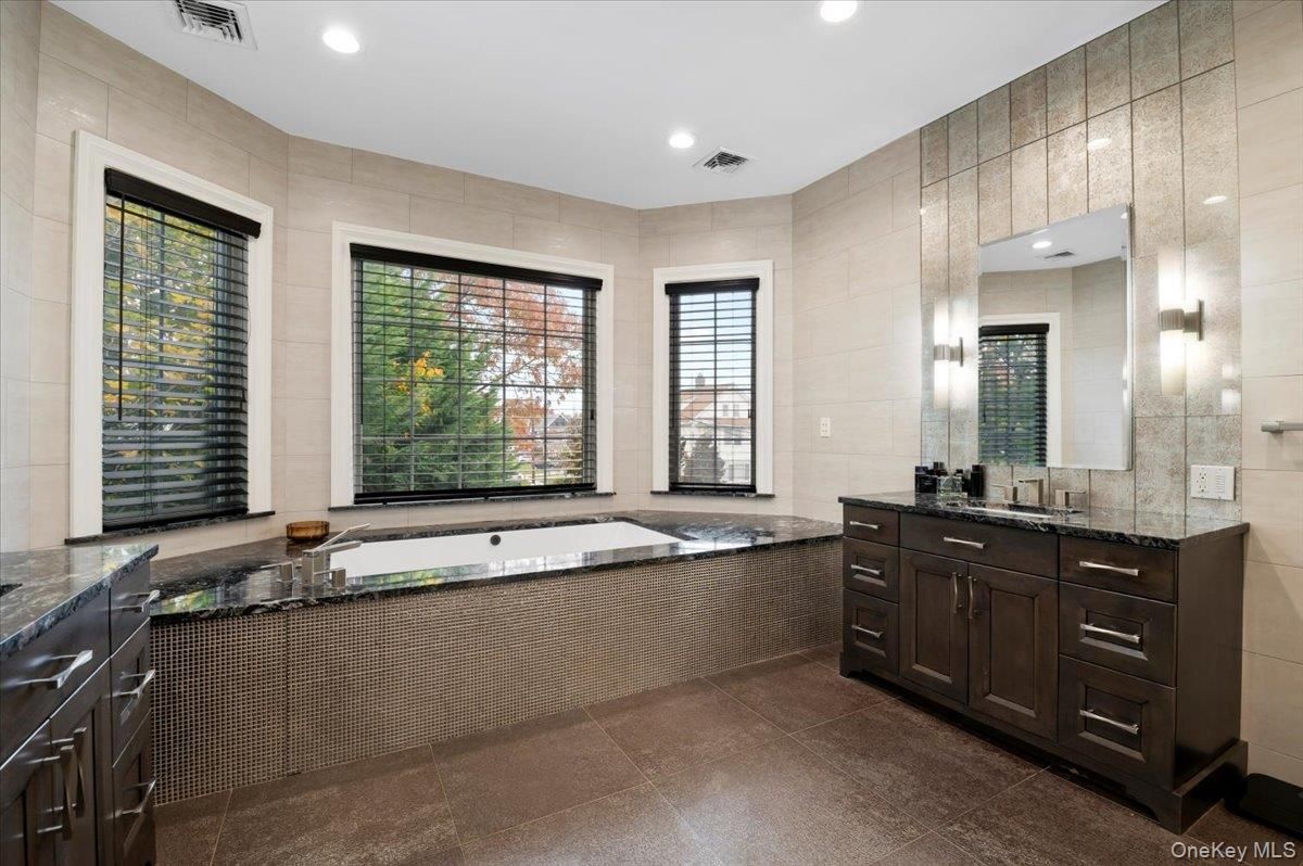 Bathroom, Interior, Recessed Lighting