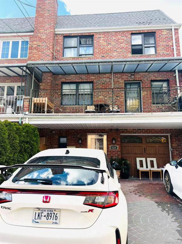 Attached, Exterior, Facade, Brick Facade, Rowhouse