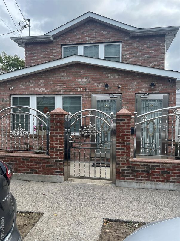 Exterior, Facade, Brick Facade, Rowhouse