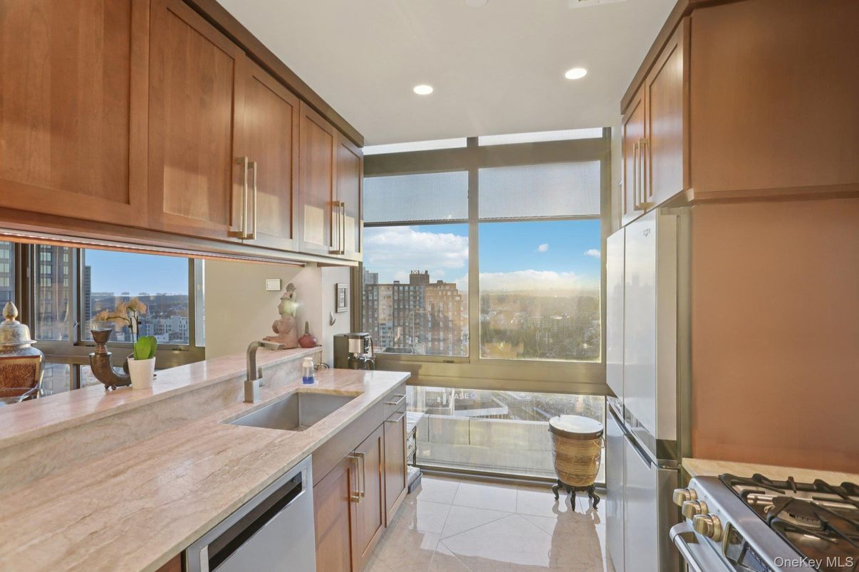 Interior, Kitchen, Recessed Lighting, Water