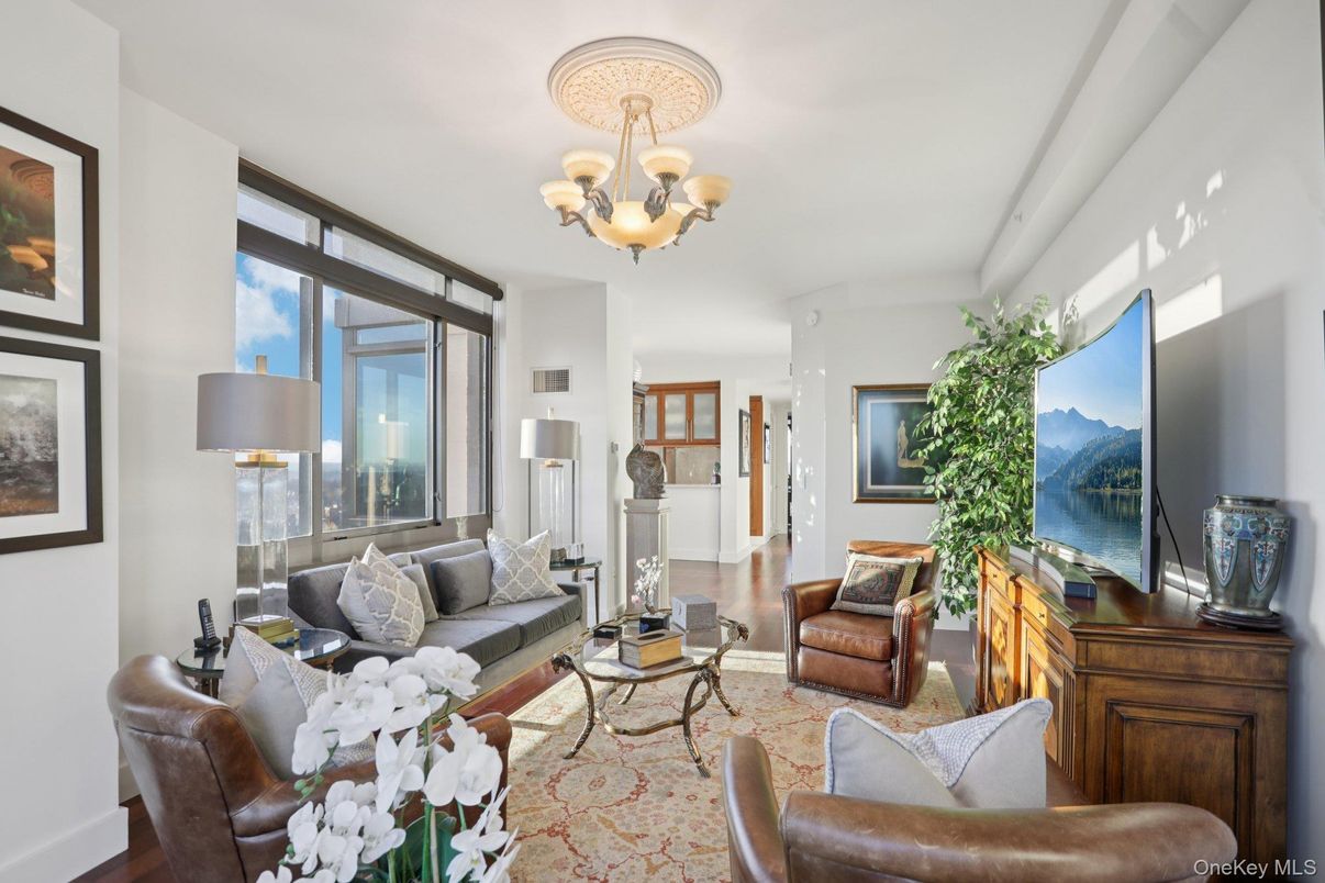 Chandelier, Interior, Living room