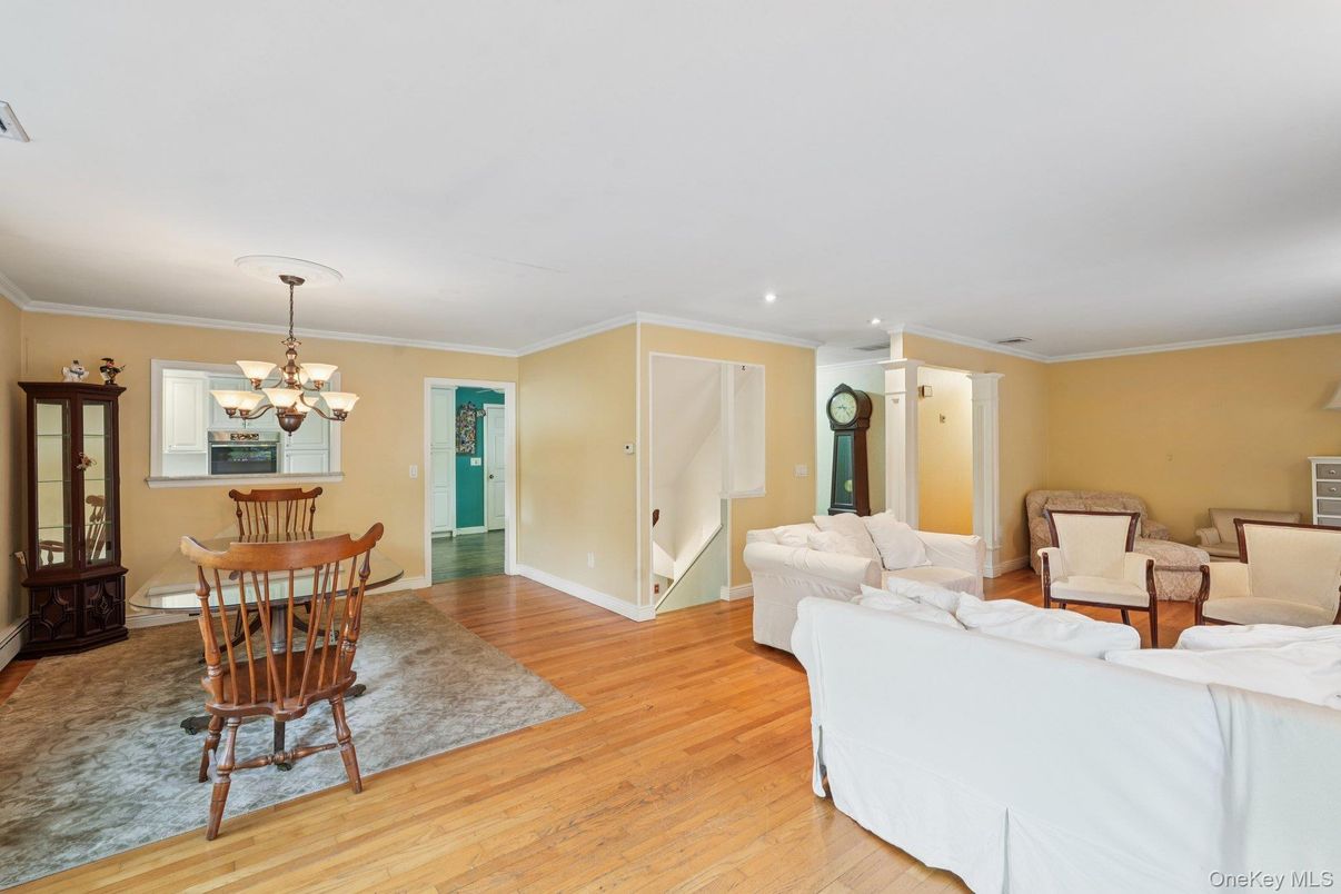 Chandelier, Dining room, Interior, Living room, Recessed Lighting, Wood Texture Flooring