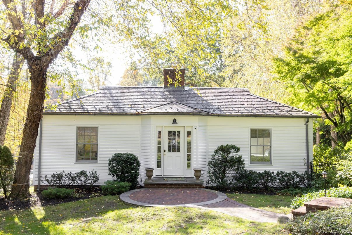 Exterior, Facade, Cape Cod