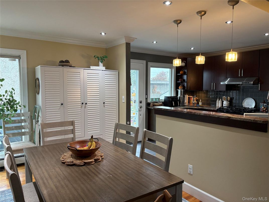 Dining room, Interior, Kitchen, Pendant Lights, Recessed Lighting, Wood Texture Flooring