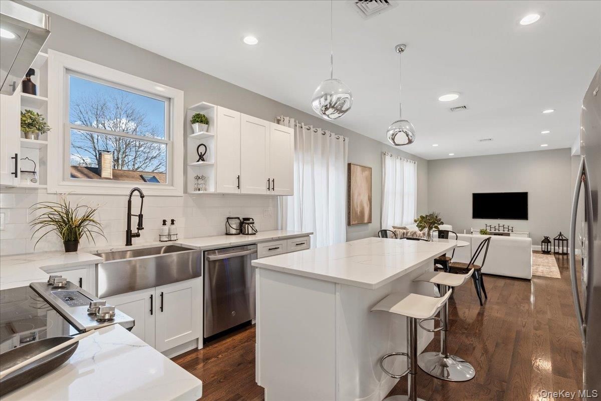 Dining room, Interior, Kitchen, Pendant Lights, Recessed Lighting, Stainless Steel Appliances, Wood Texture Flooring
