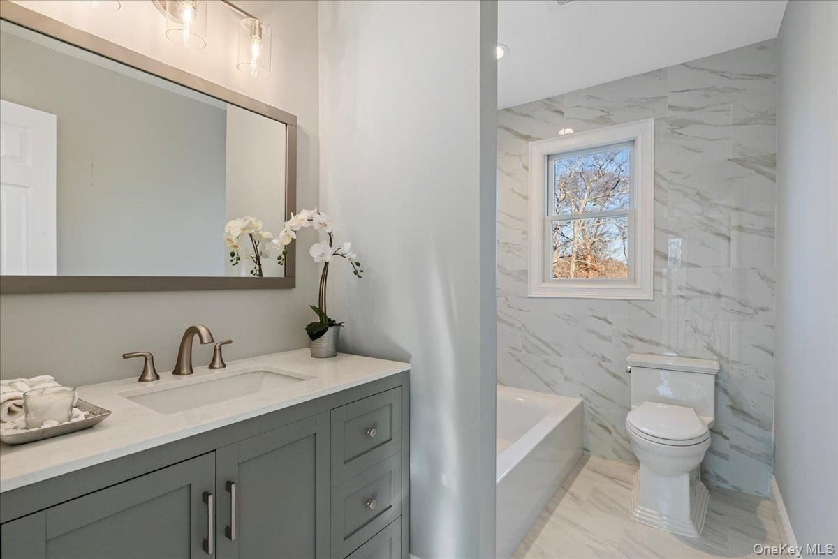 Bathroom, Interior, Marble, Marble Walls, Recessed Lighting