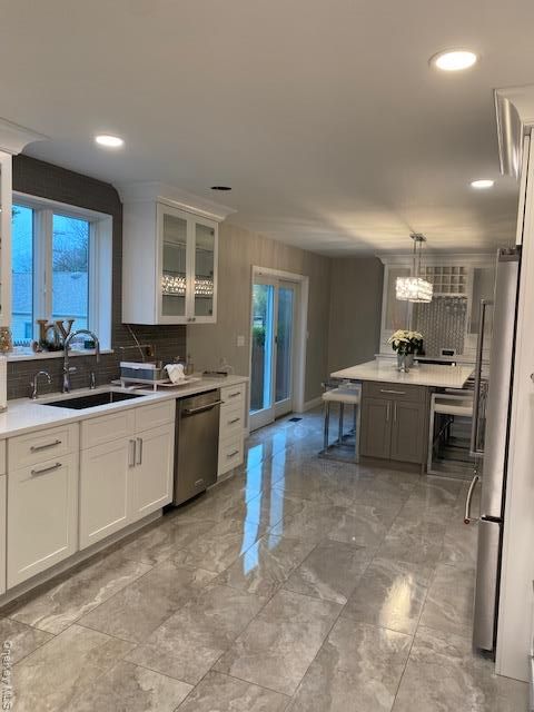 Chandelier, Dining room, Interior, Kitchen, Pendant Lights, Recessed Lighting, Stainless Steel Appliances, Water