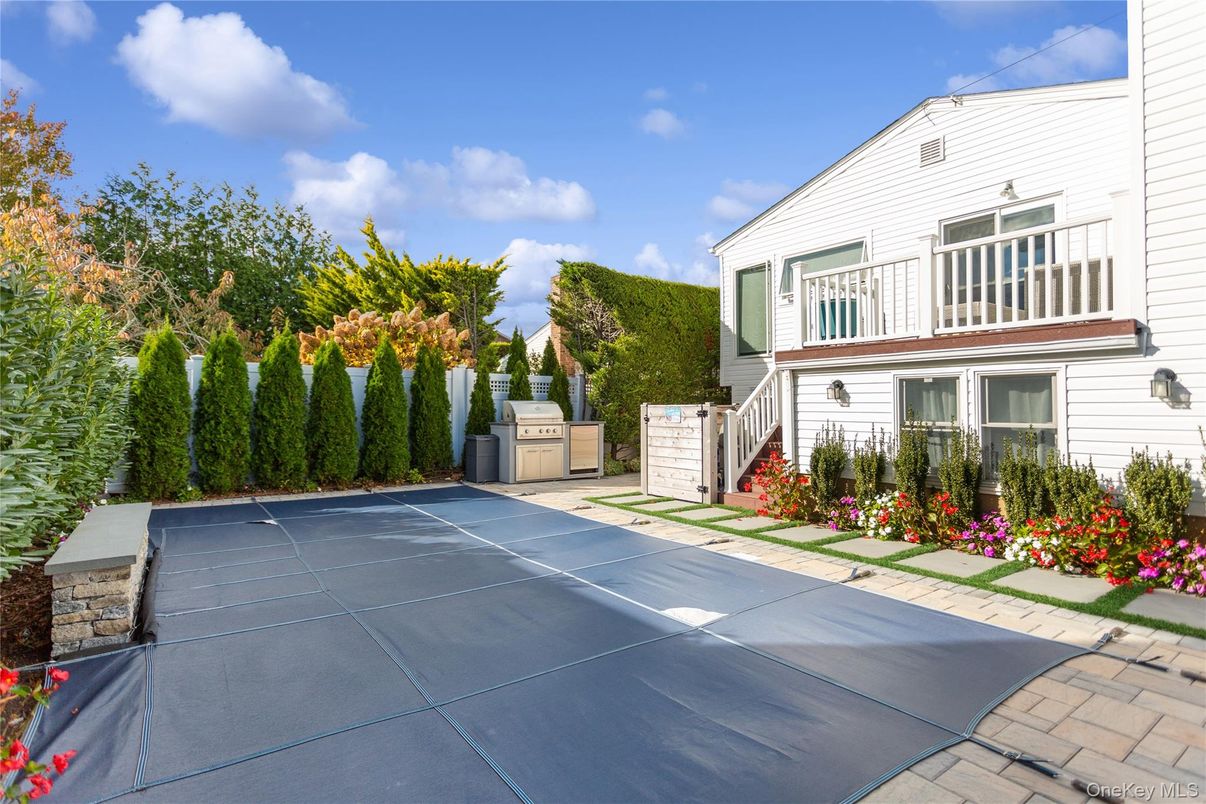 Exterior, Outdoor Kitchen